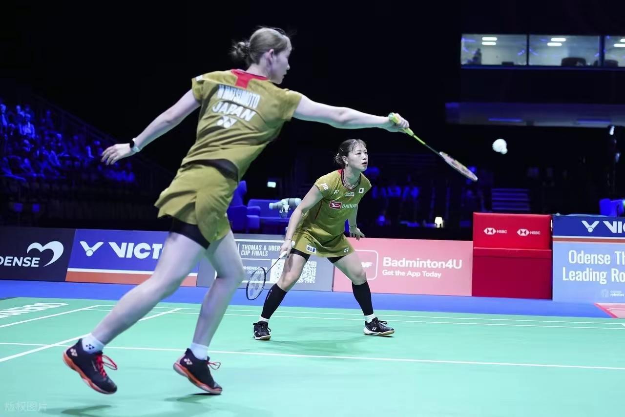 居然在越南国际挑战赛这种级别的赛事中看到日本当红女双名将松本麻佑，而且她还打的是