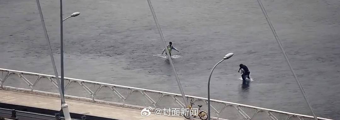 【#成都跳河救人小伙是全国散打冠军#：救人出于体育人本有的精神】#看见正能量#近