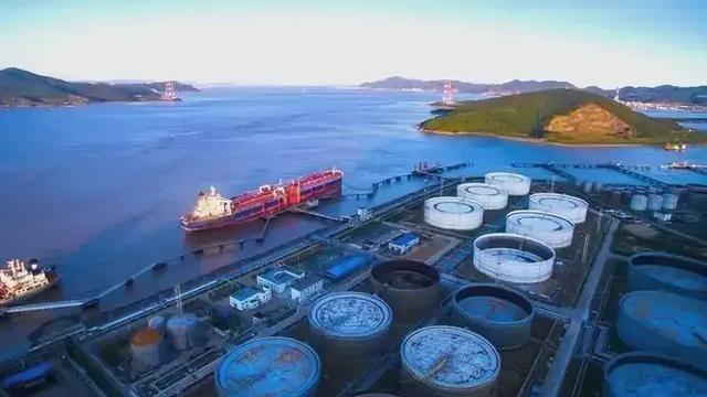 如果继续打下去，中东被打成了废墟，谁得利？毫无疑问，剩下的其他有油气产能和储备的