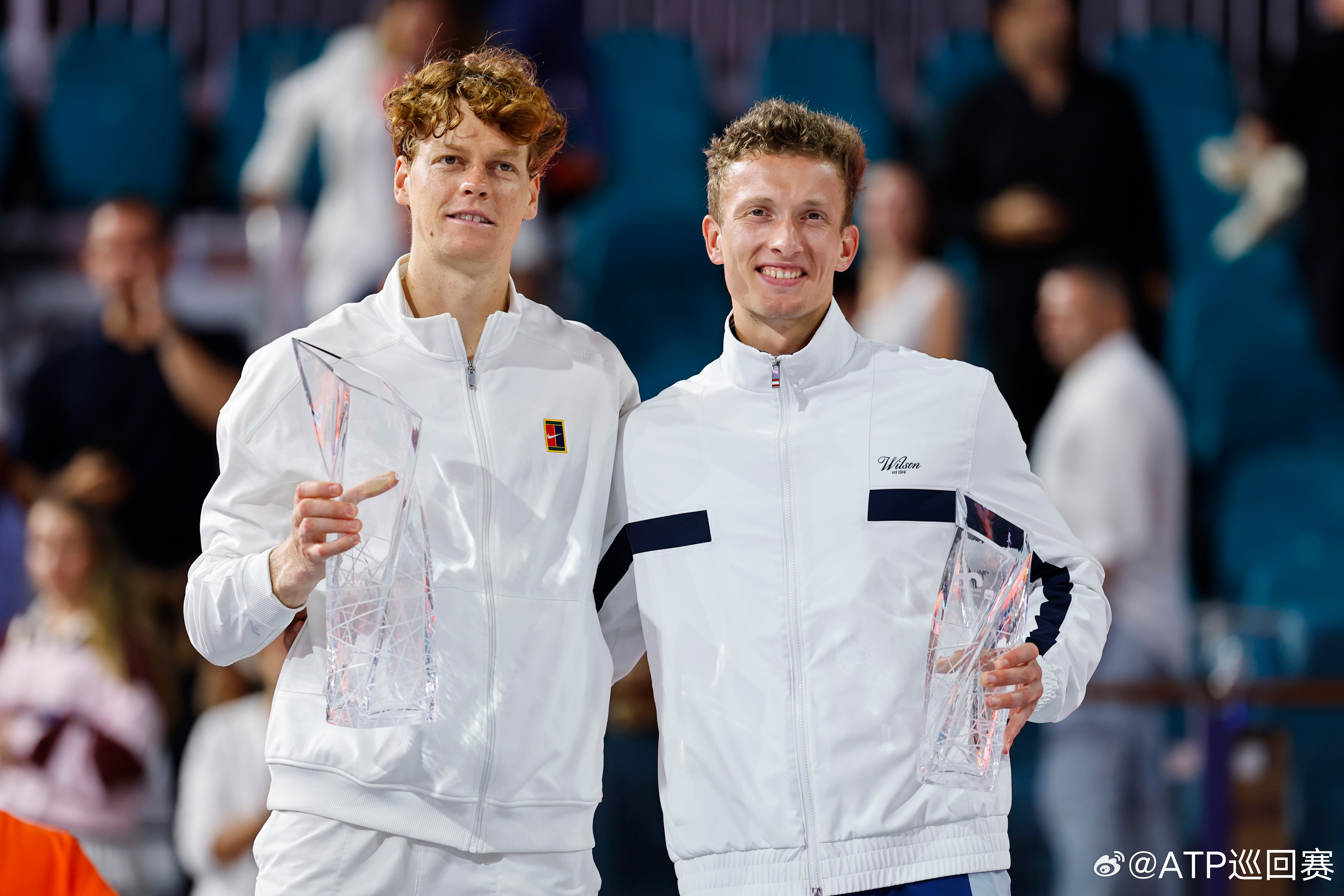 在迈阿密大师赛的捧杯照新鲜出炉🔥辛纳阳光双冠辛纳重夺迈阿密赛冠军辛纳夺大师赛第