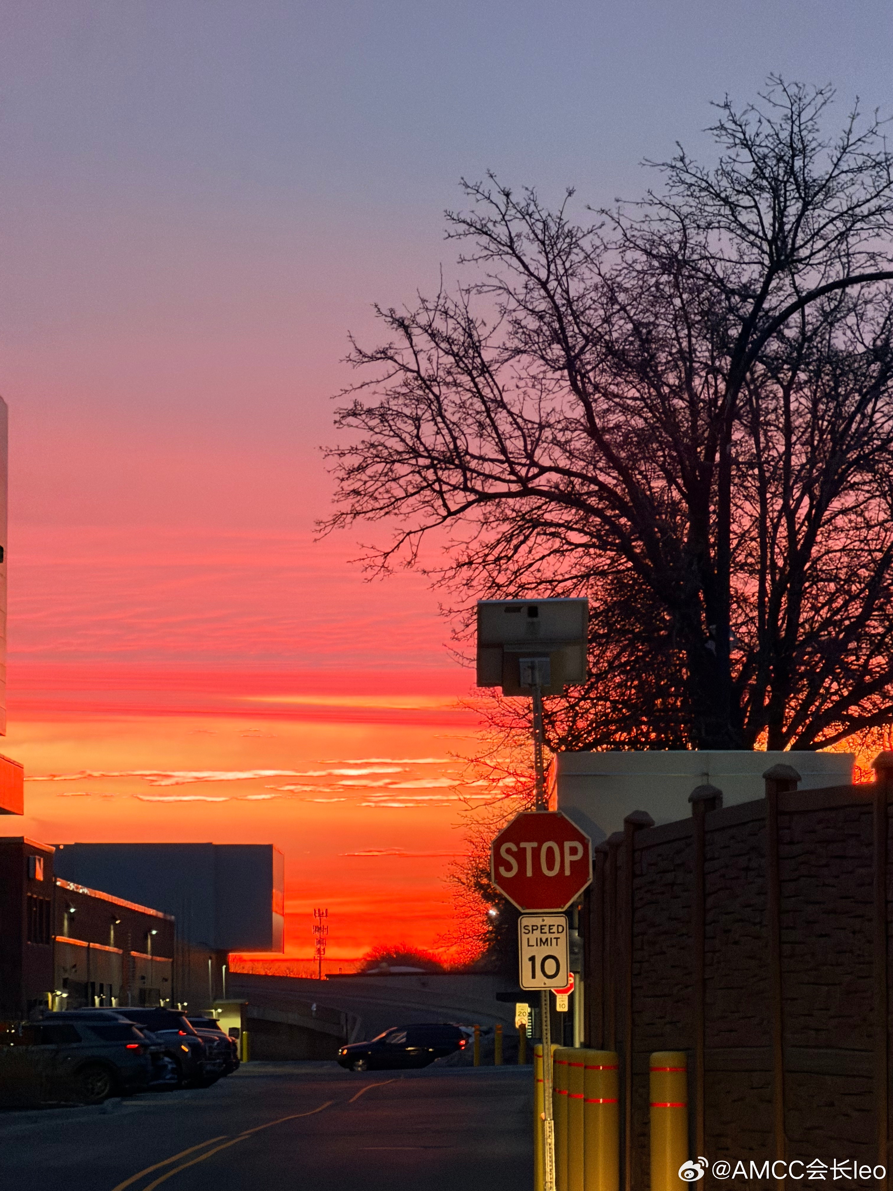早上7点的底特律清晨，前往福特新总部大楼，有意思的是这栋楼的名字叫“亨利福特二世