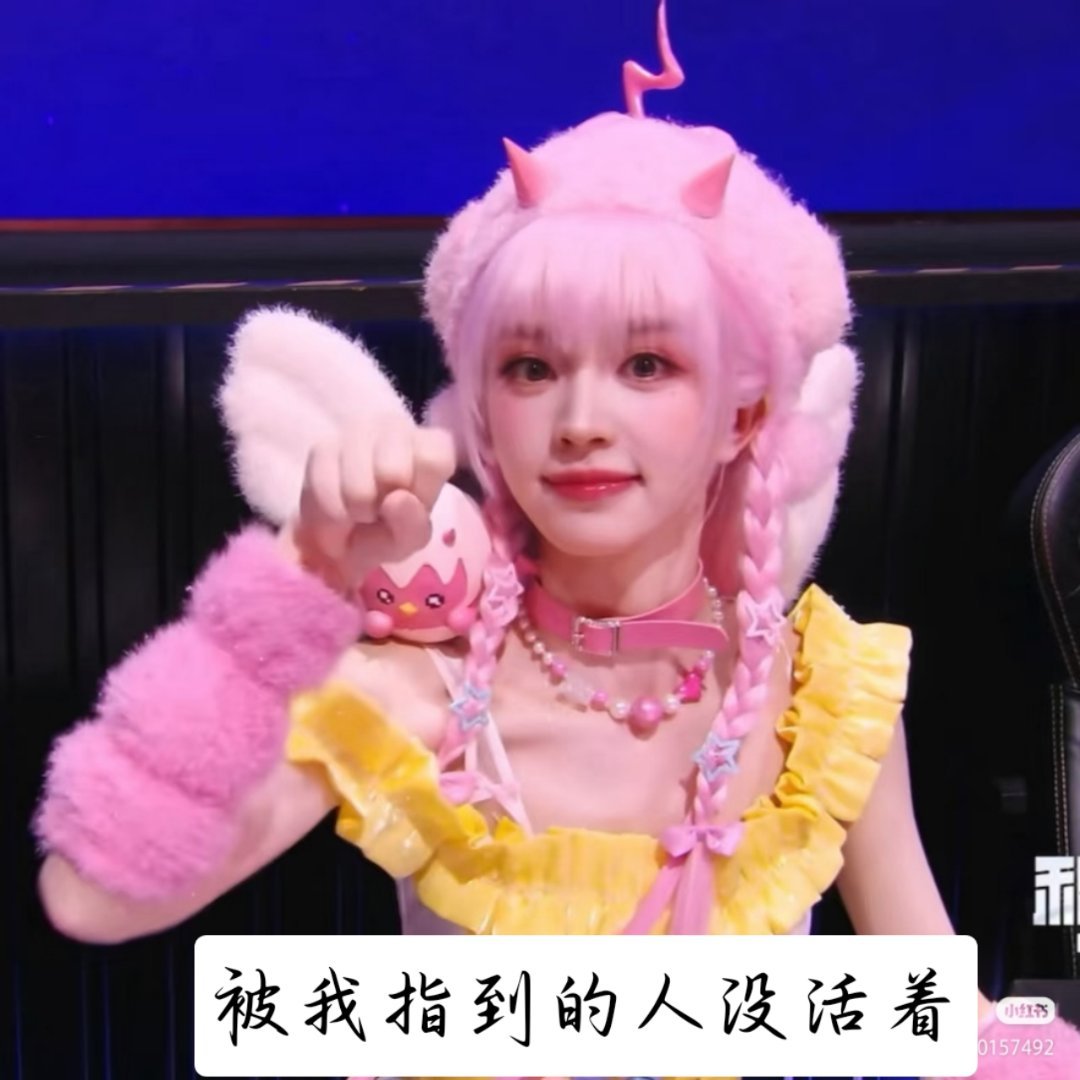 我真服气了昨天田曦薇一看就是赶✈️来不及卸妆，头发全部扎上去了也没想过戴帽子戴口