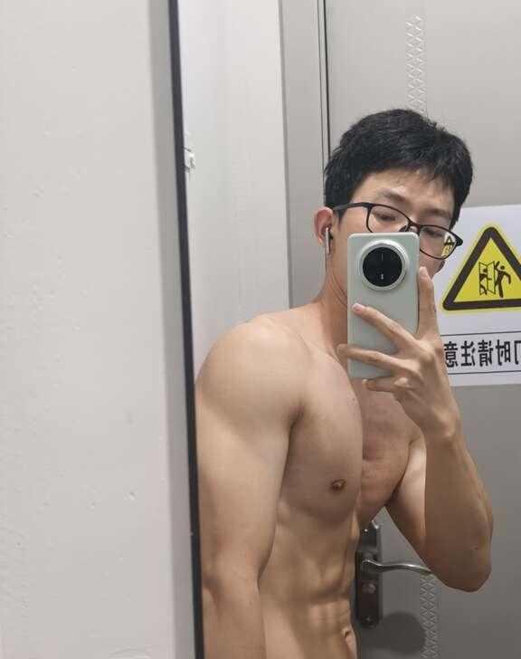 现拍现发
健身房的换衣室也挺好拍健身房 健身房打卡 健身房自拍 自拍分享