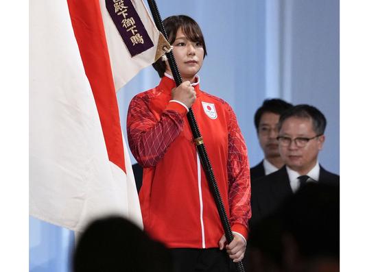 日本花2400亿办亚运，想捞一笔，结果把最大金主中国给得罪了。


办国际大赛，