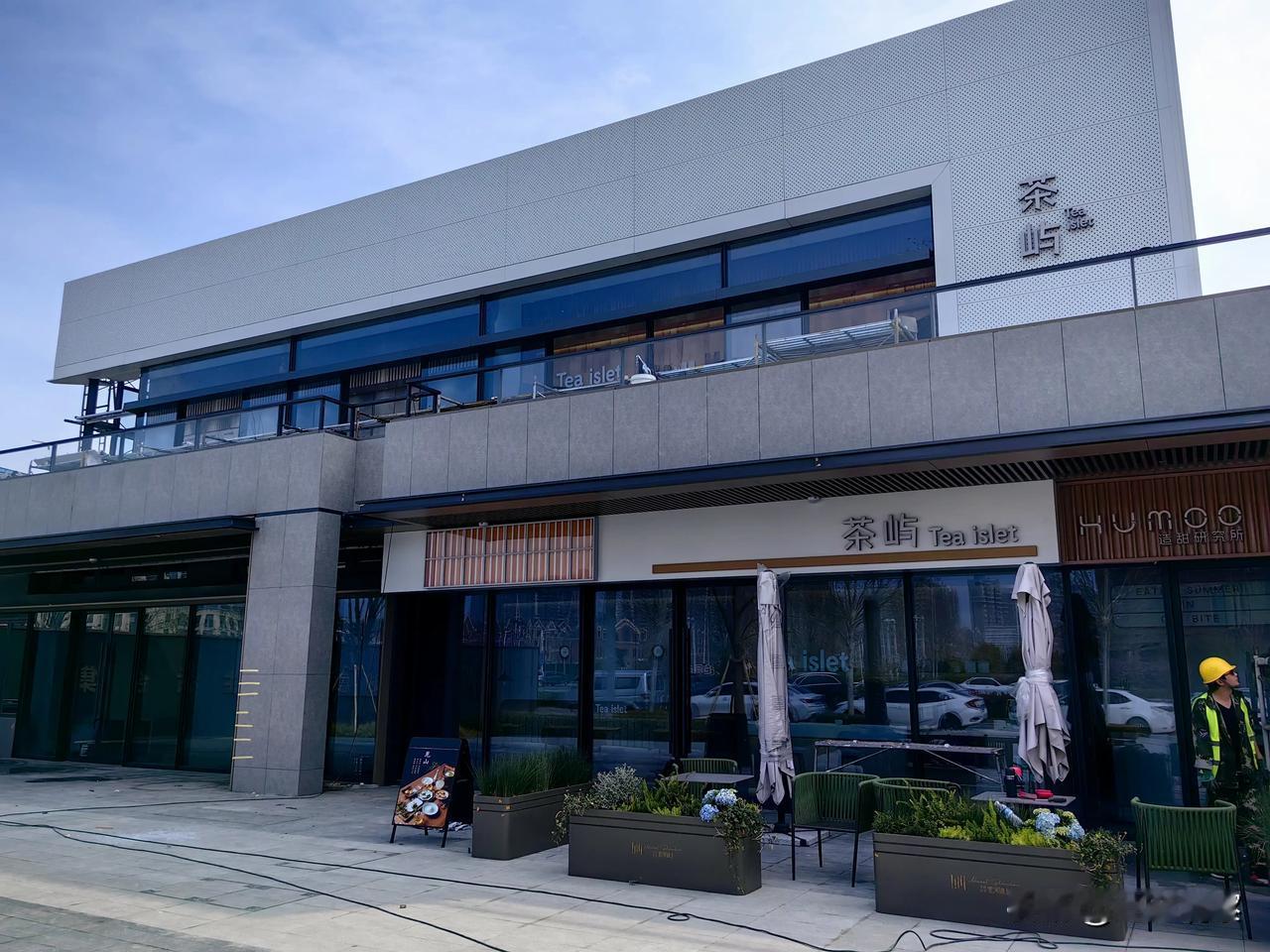 客户有限的情况下，必须形成区域甚至城市的降维打击，才能赢得客户，售楼部刚开放，期