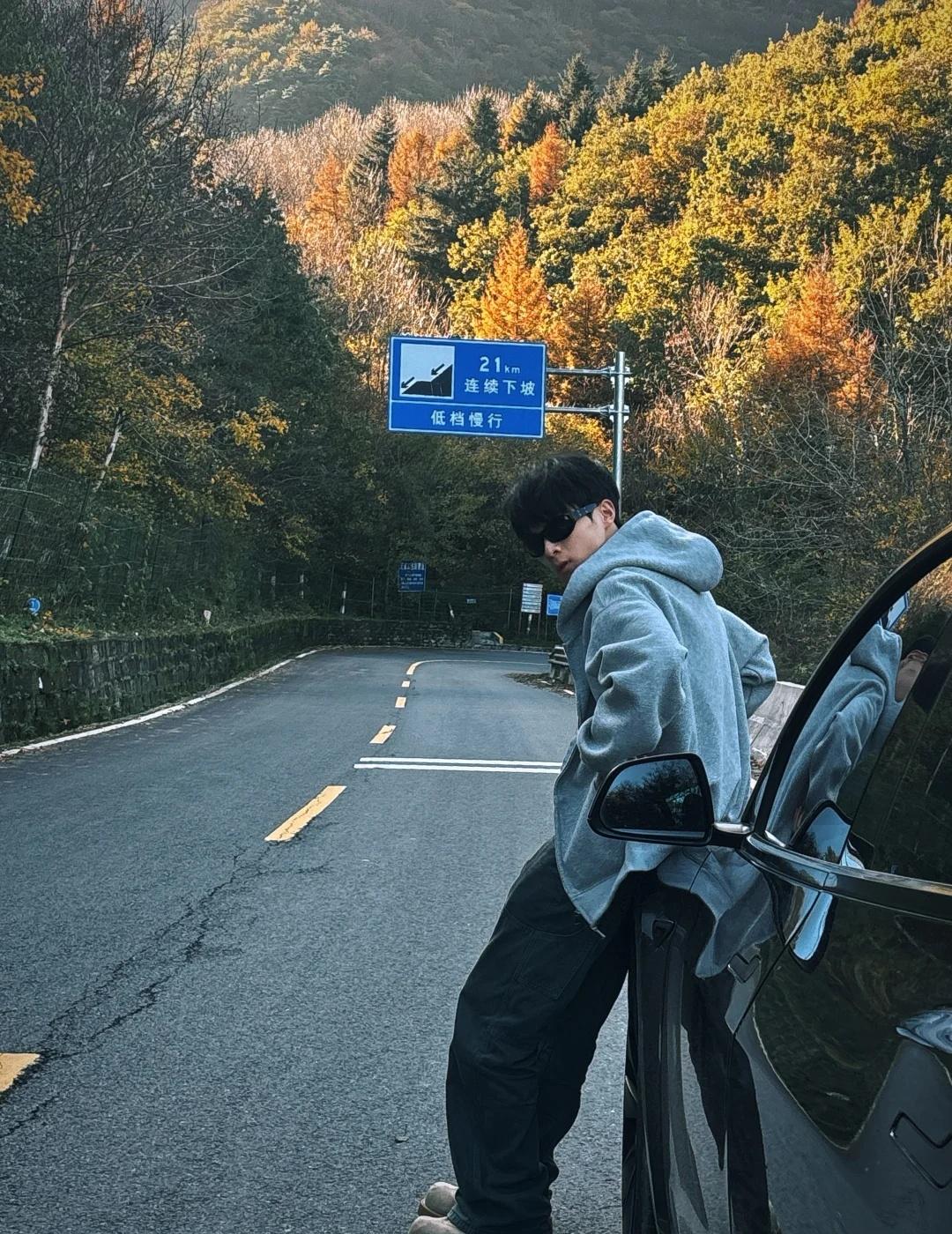 黄柏塬赶紧冲 一拍一个不支声
黄柏塬秦岭 一起赏秋景