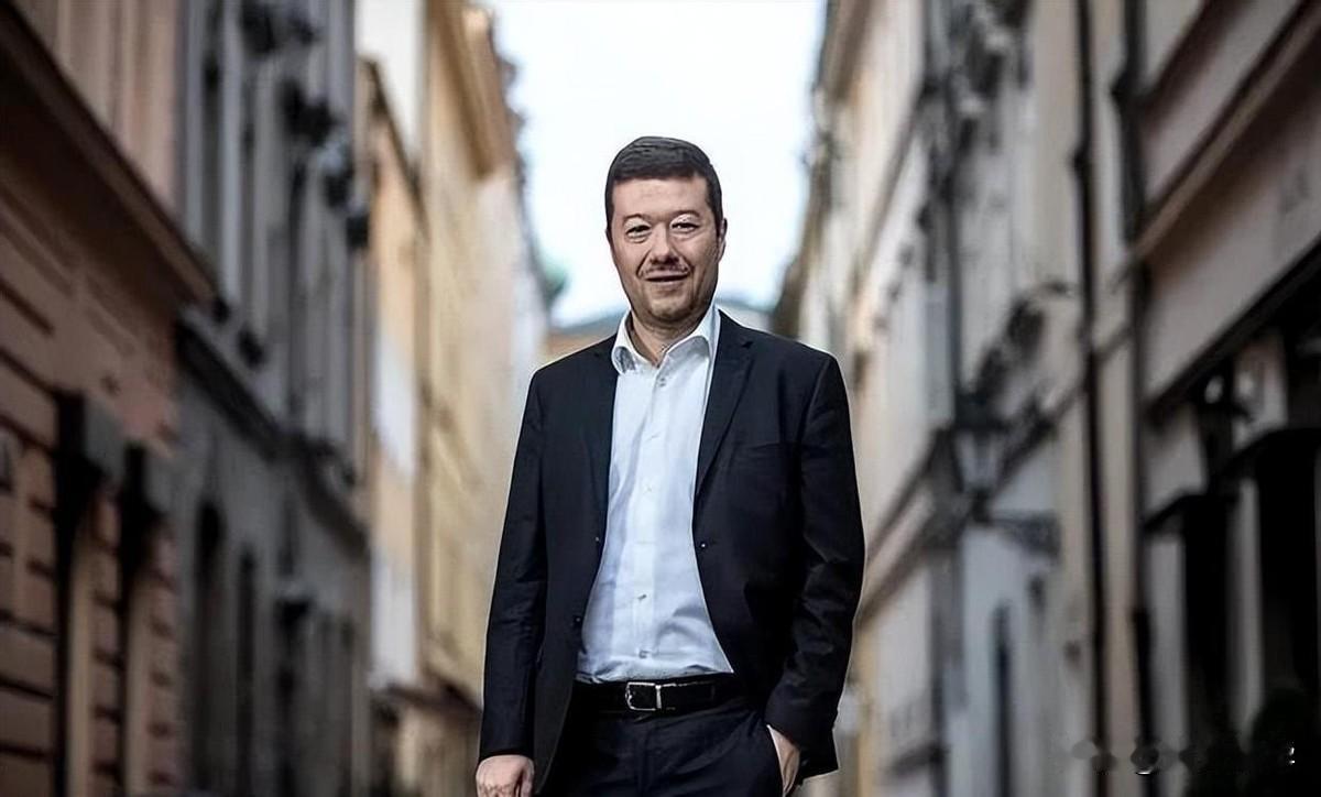 捷克日裔众议长：坚持一个中国原则，不会批准捷克代表正式访台
 
最近有条新闻挺值