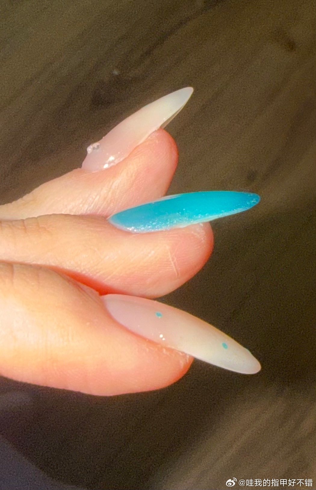 💅🏻38255 想问问苏A一张半多一点做成这样算正常吗（半贴甲片+建构） 