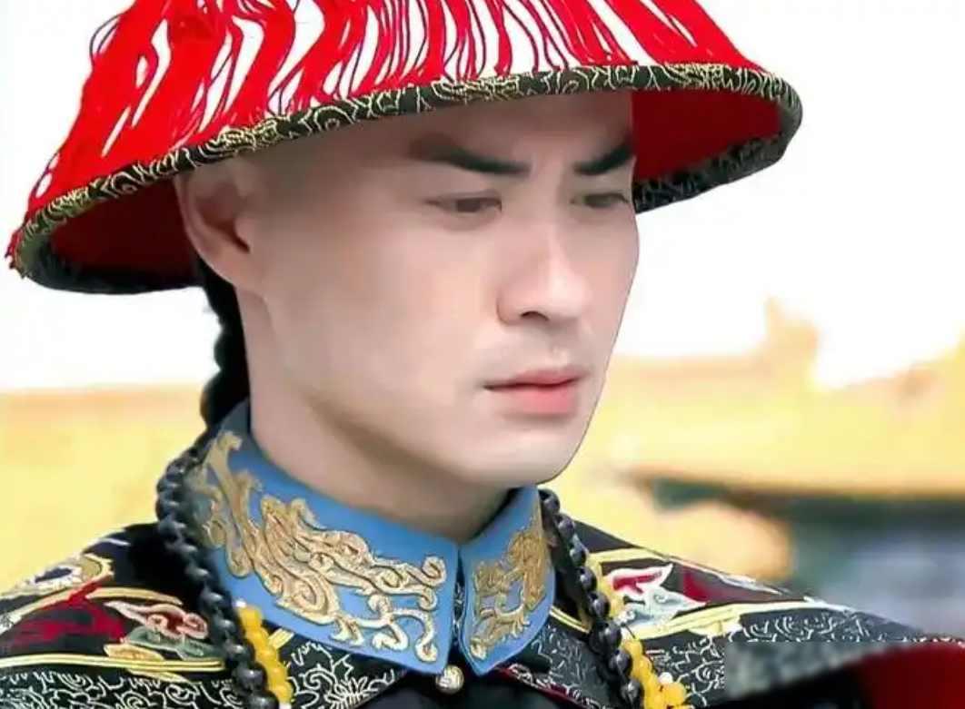 1726年，允禩死在了圈禁中，但雍正的报复没有就此结束。他给允禩的儿子改了一个新