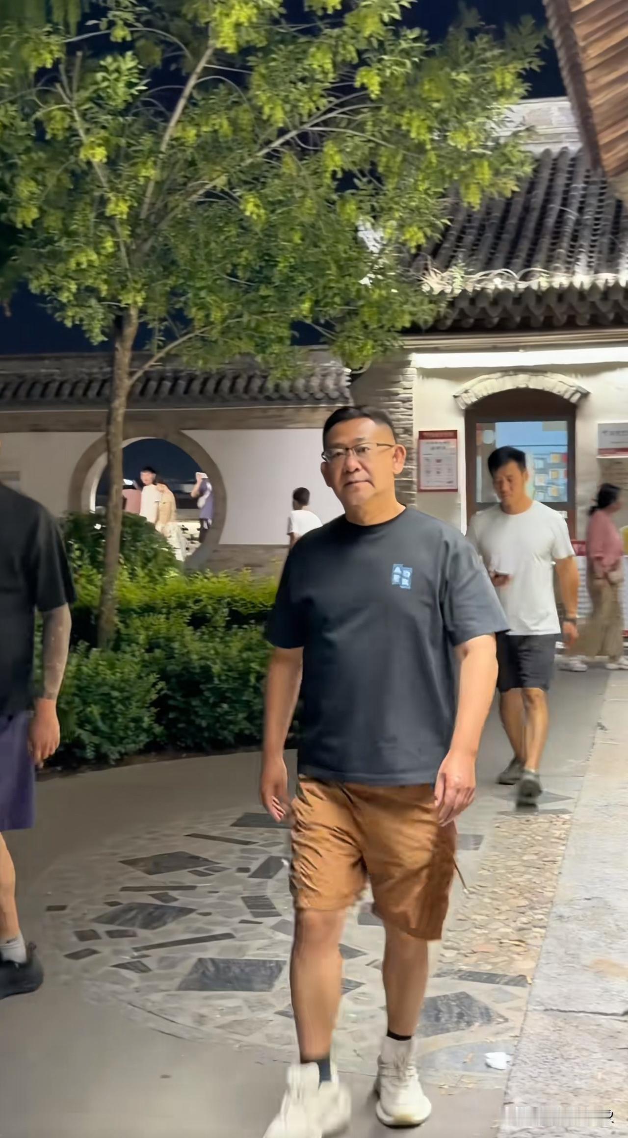 好像是遇到明星了，有认识吗？忻州古城演员