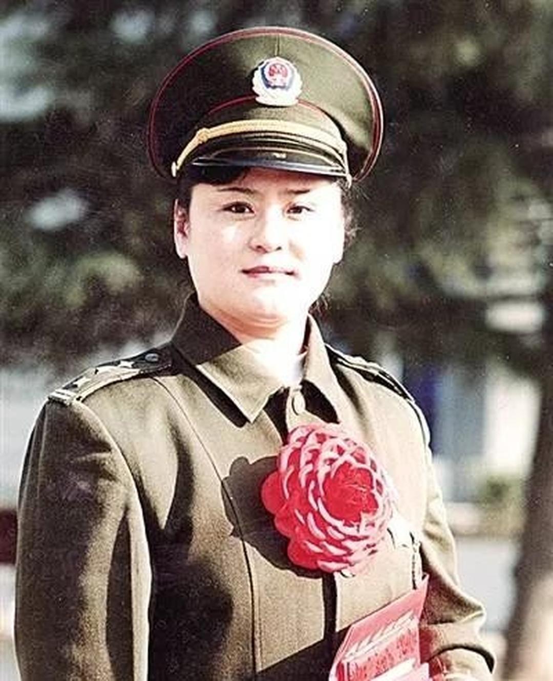 1996年12月18日，郑州国棉五厂幼儿园突发特大劫持人质案。一名身绑炸药包的歹