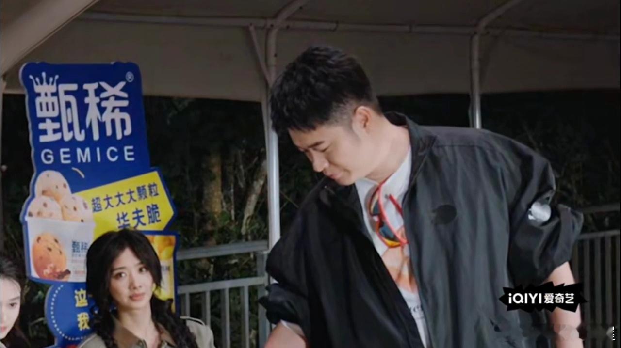 陈赫和邓超都要吃酸蚂蚁，邓超让马頔代他吃了，陈赫喊话安安和妹妹安安妹妹的面子有了