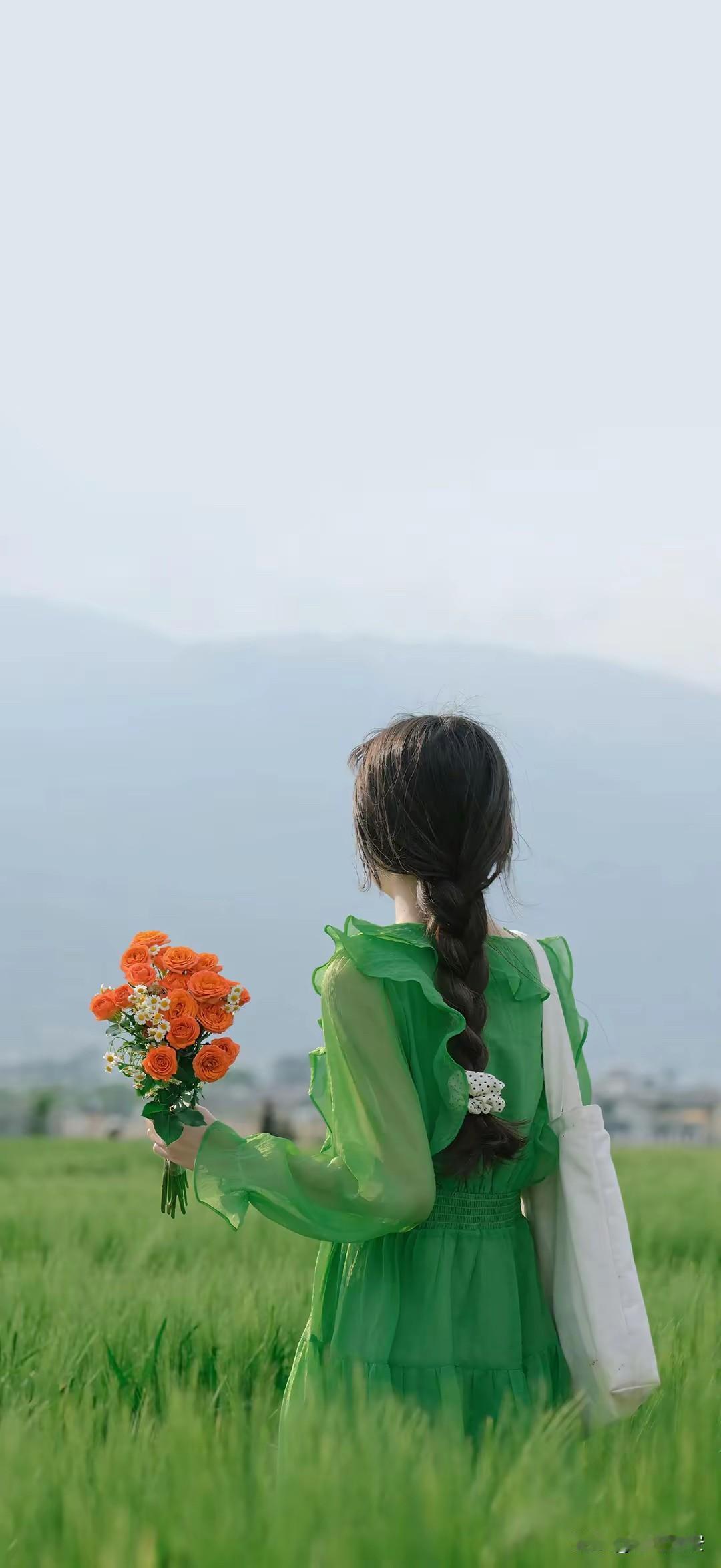 夫妻关系，
是盟友关系，
才能长久。

谈恋爱时，
大家都有父母兜底，
谈情说爱
