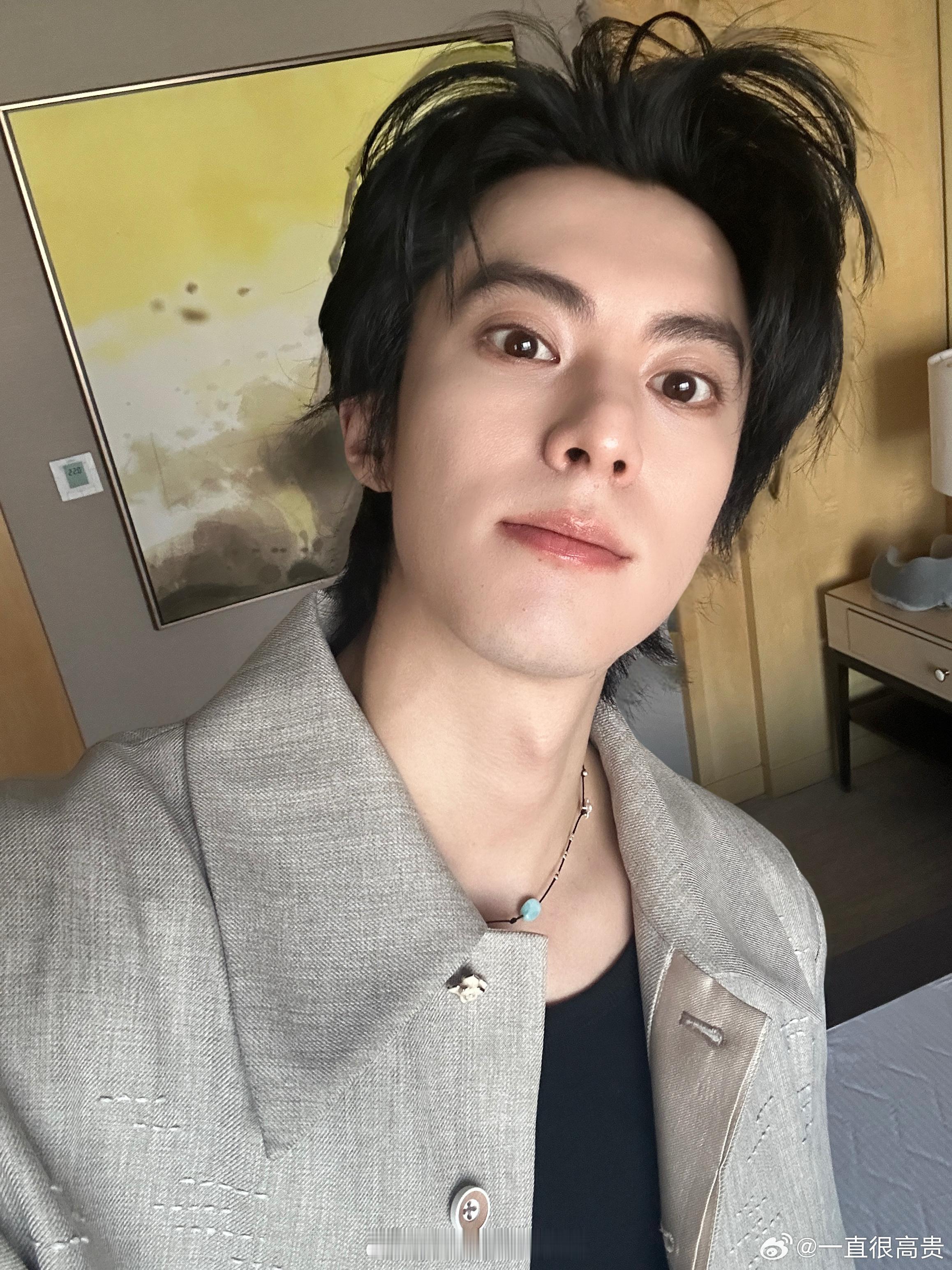 王鹤棣自拍营业 ​​​