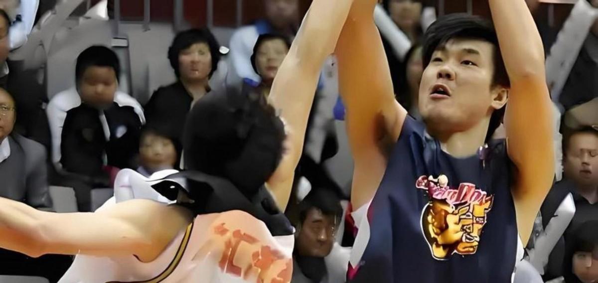 这两天篮球圈都在疯狂传一件事：王仕鹏亲口承认要重返宏远了。都说他接到了陈总的正式