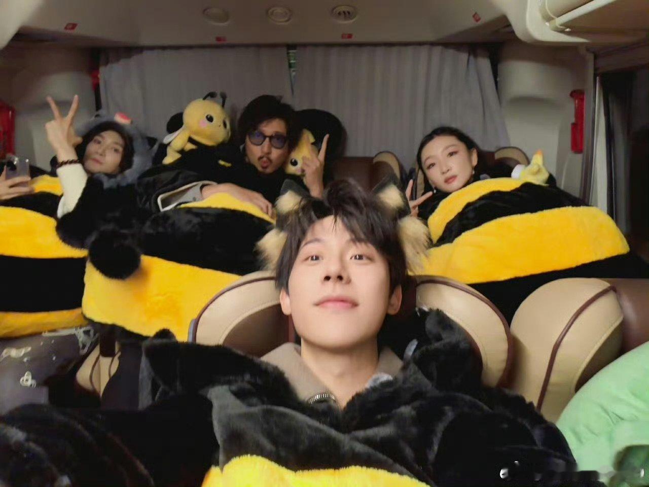 周五晚高疯职场疯学周五晚高疯 不尬不油，全是真实职场梗，越看越上头 