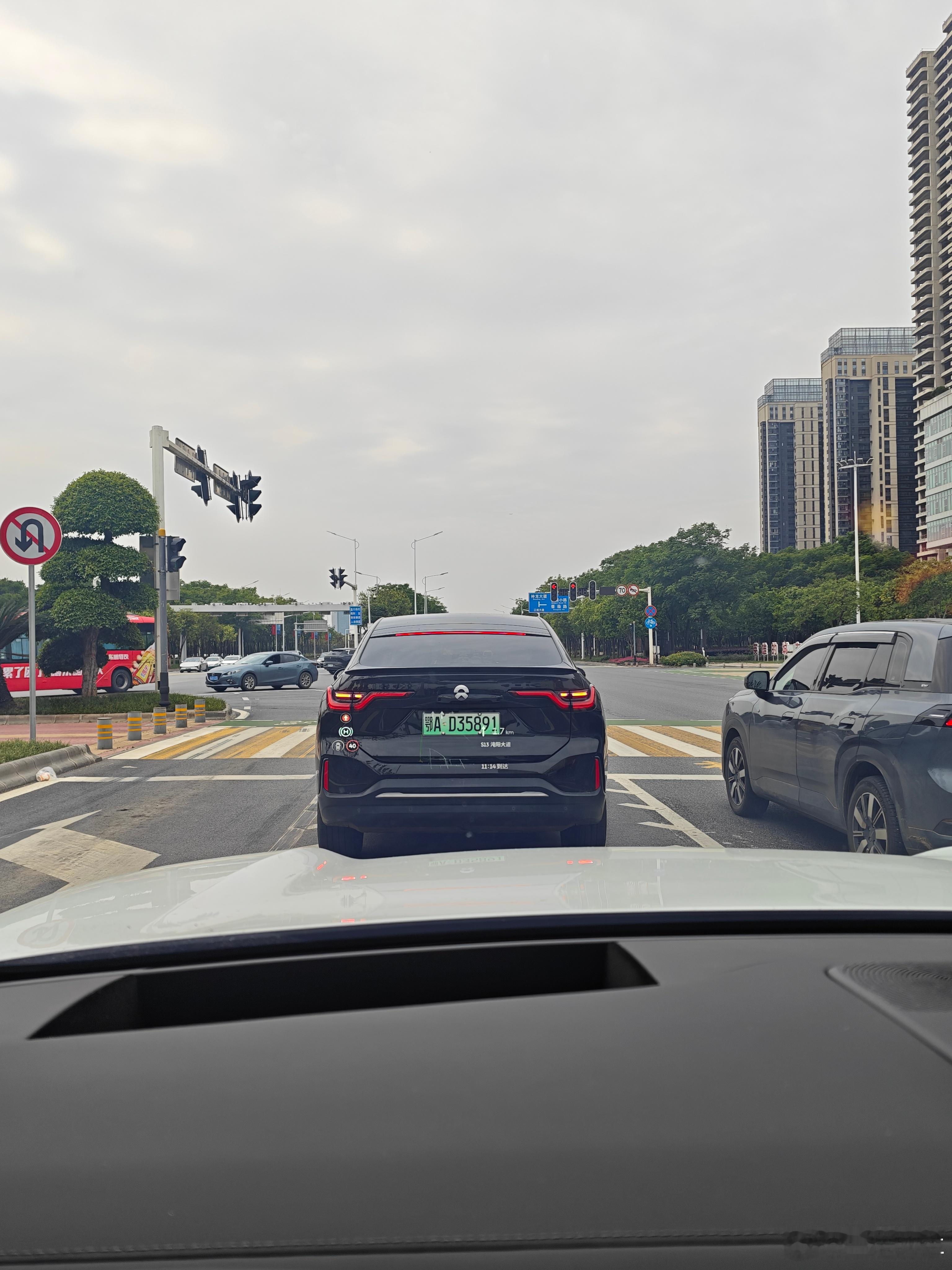 最近一代蔚来都涨价了 特别是一代ES8 ES6 ET7 我哥准备考虑换新能源 他