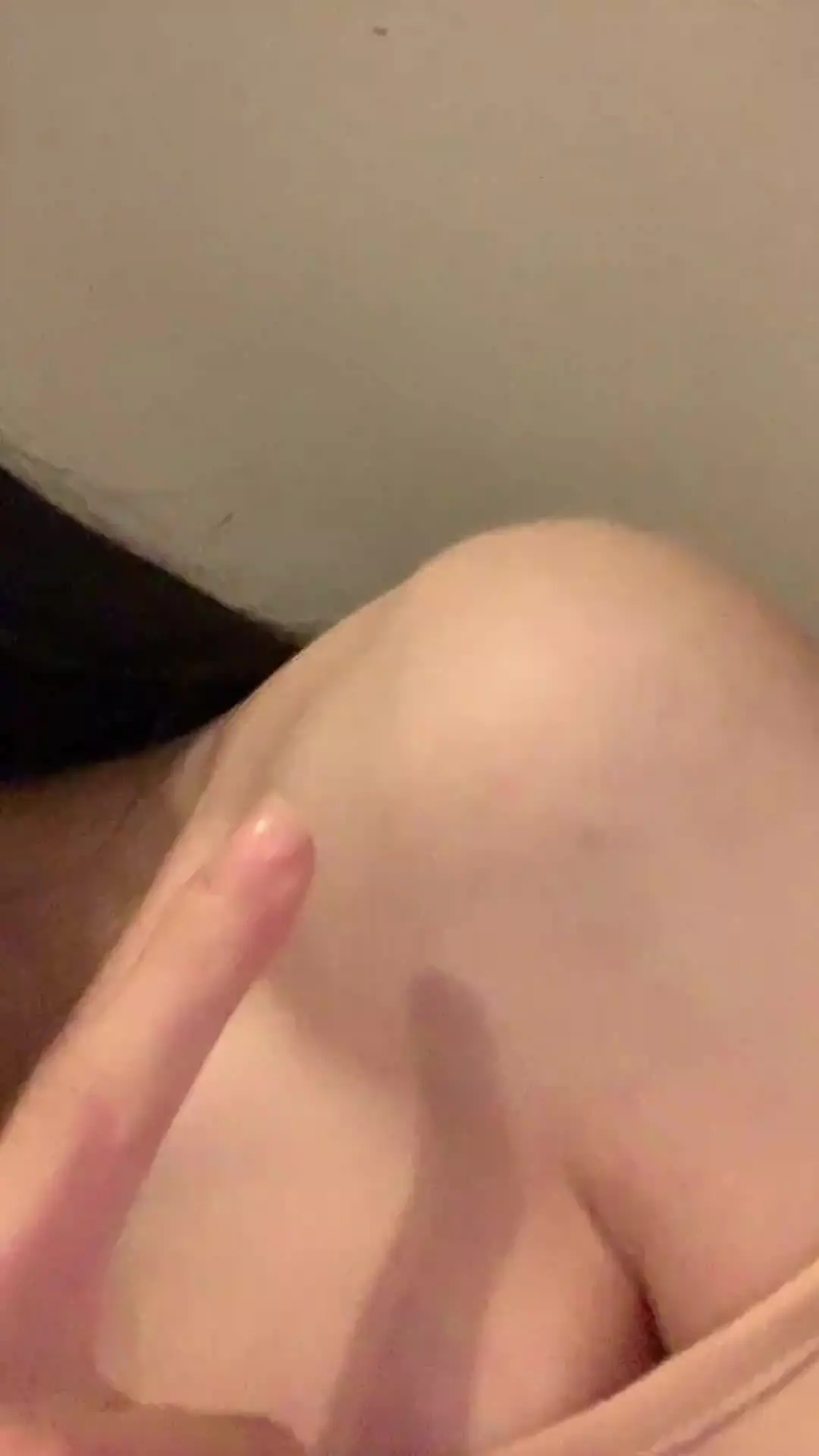 左滑看香肩 小姐姐