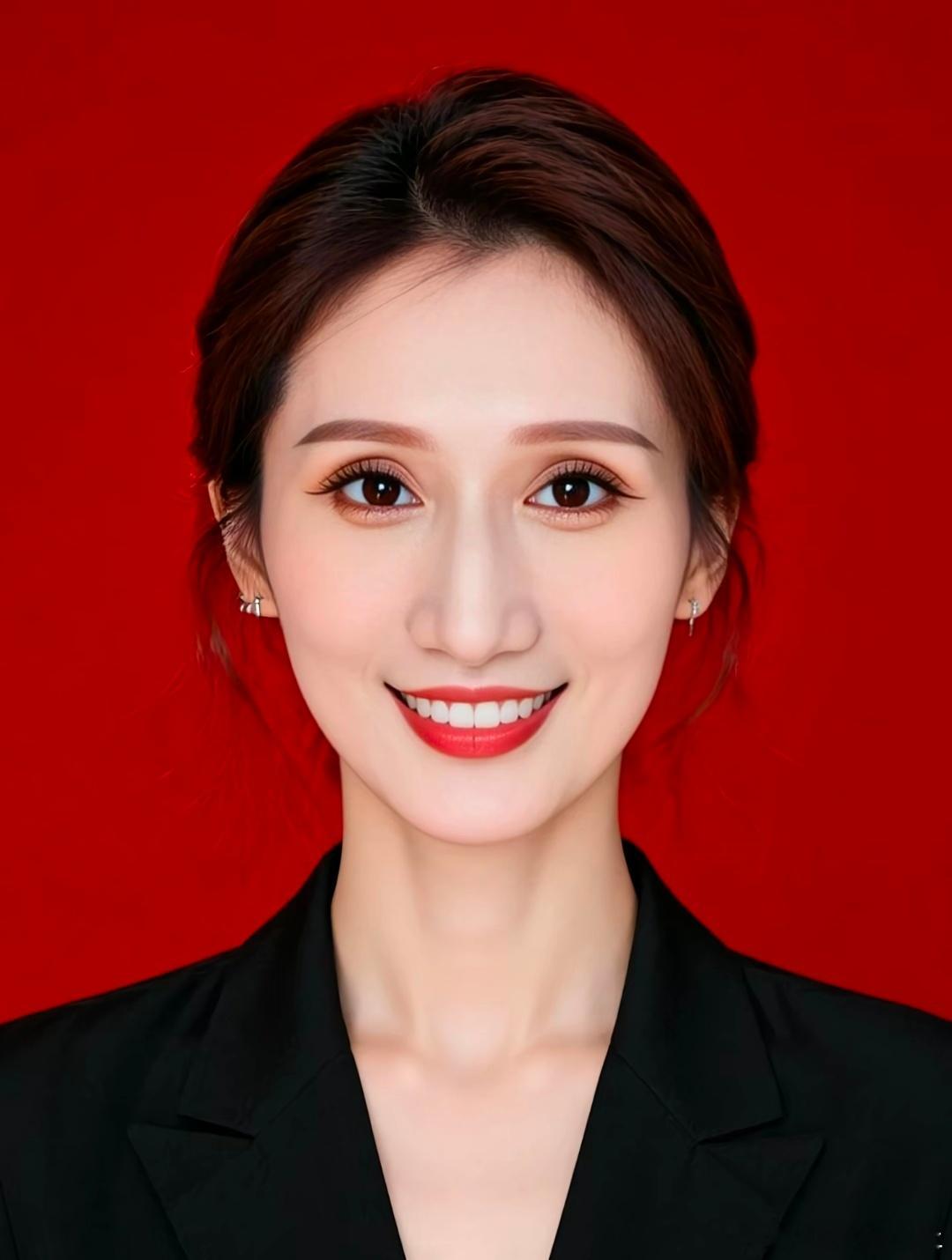 家里给我安排的相亲对象，感觉还挺好看的，看照片像是公务员吧？ ​​​
