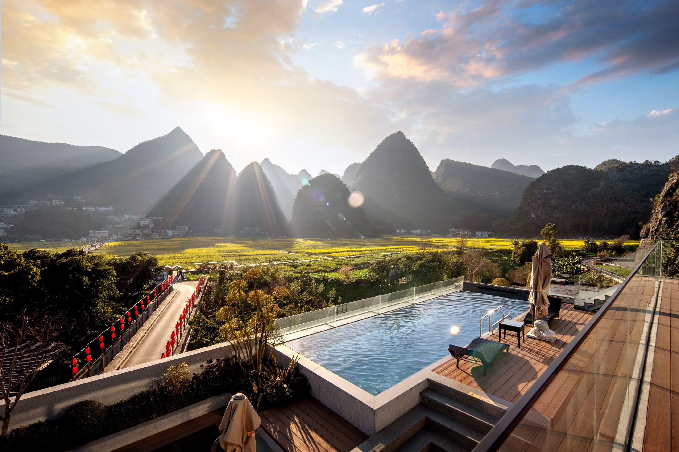 万峰林油菜花开咯寻美贵州寻美黔西南