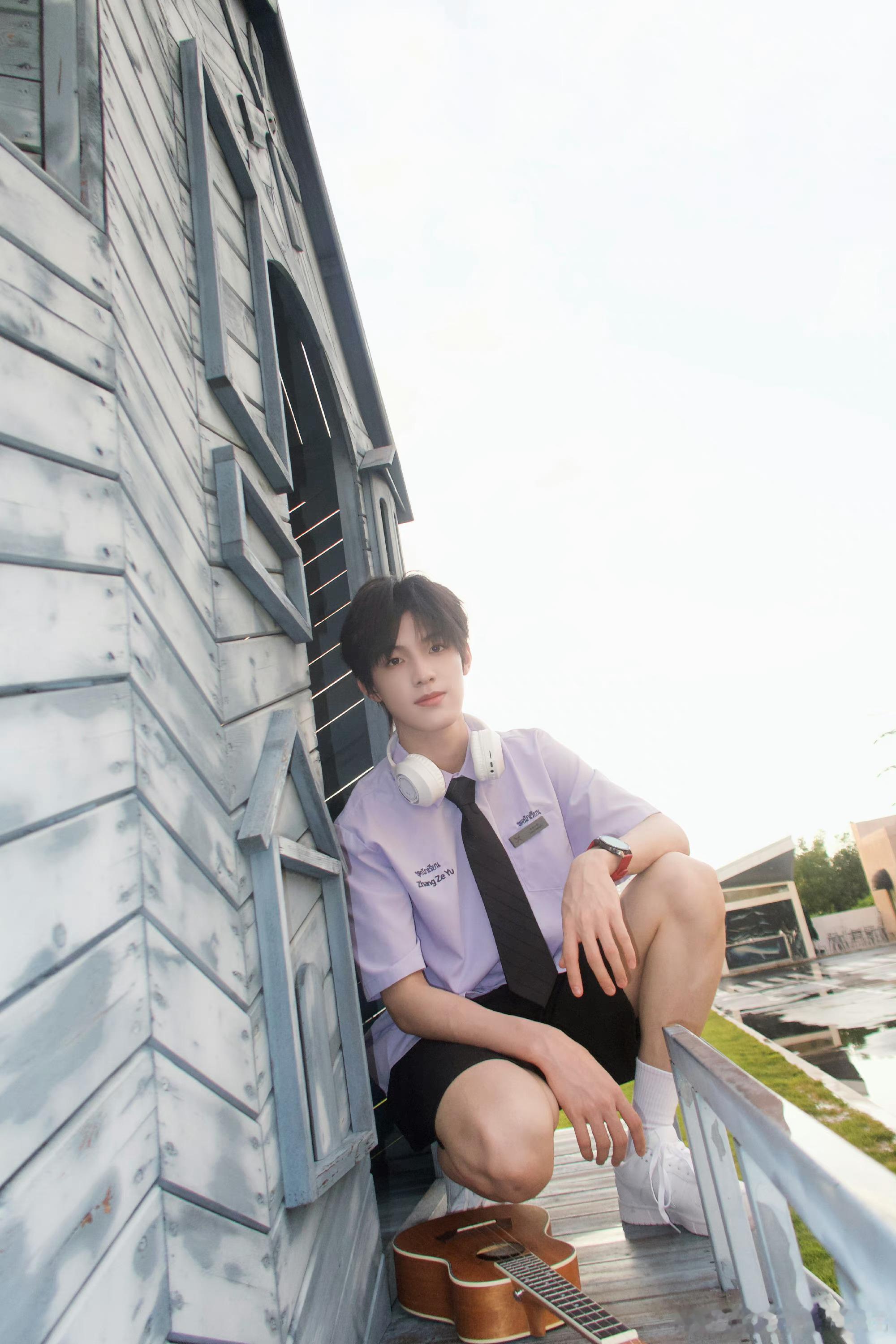 #张泽禹泰式校服#不敢想象我高中要有个这样的学长该有多幸福🥹🥹 #张泽禹逆光