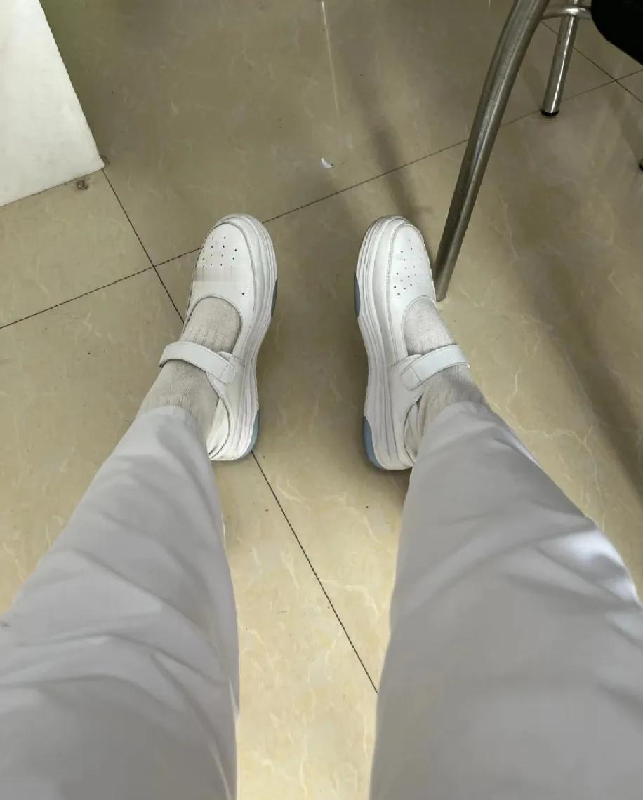 当护士的“霸总”？不存在的，只有五花八门的“总”
 
别信那些剧里的护士+霸总剧