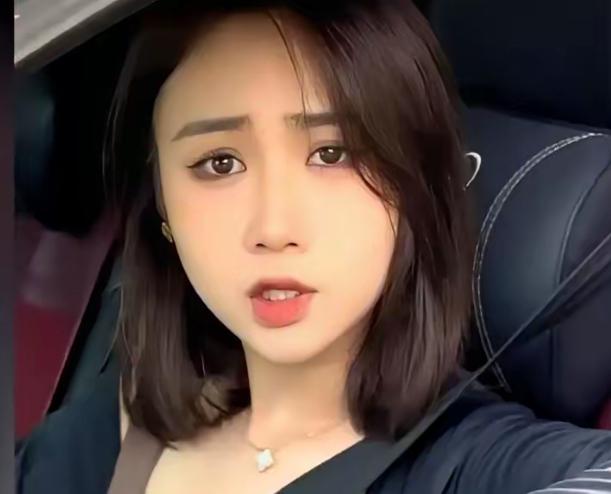 以前经常刷到东北网红董赤赤，现在怎么刷不到了？
她干嘛去了？怎么一下子无影无踪了
