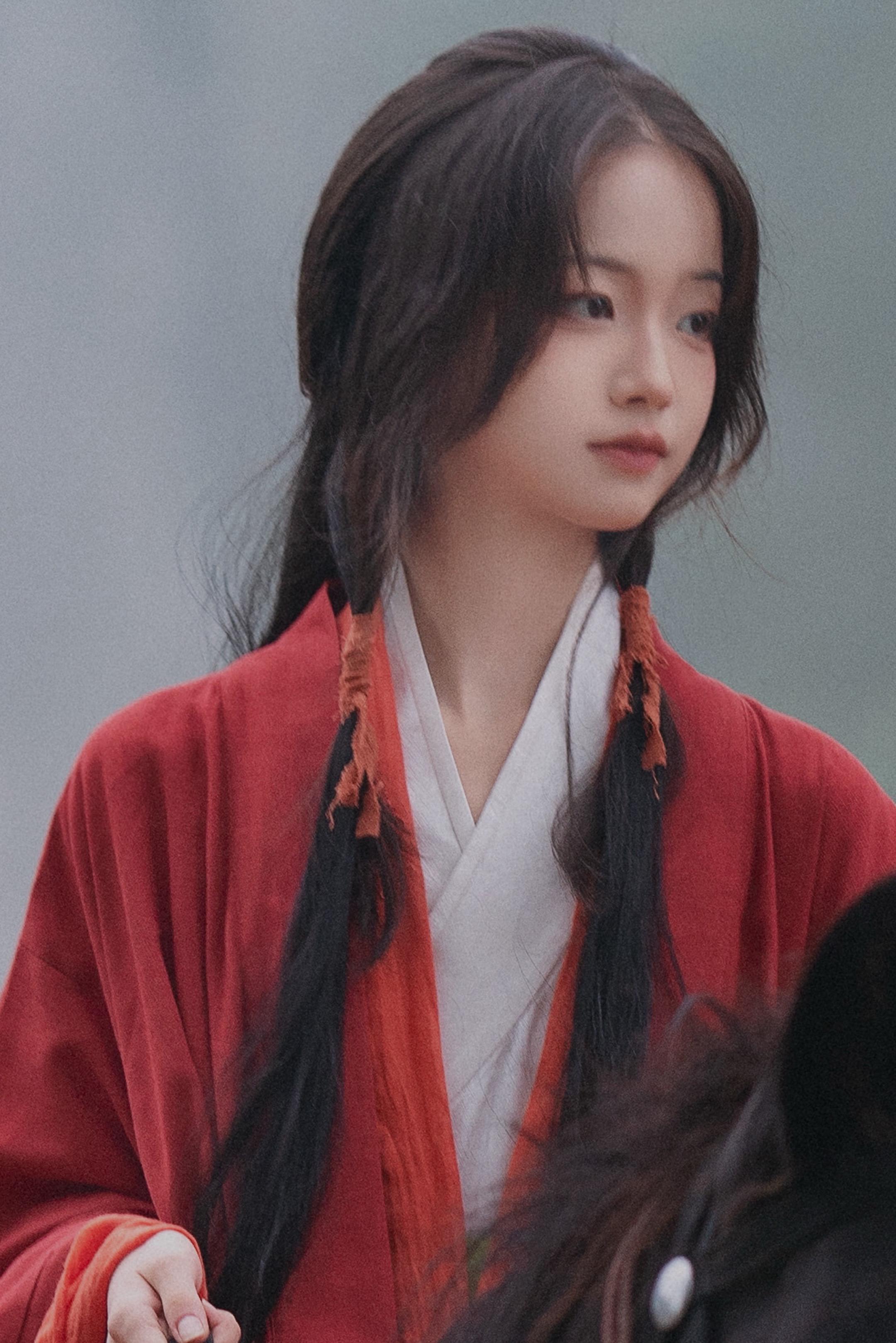 11岁时的红衣少女，但就是不会策马奔腾。😂拍摄于2022.10.10