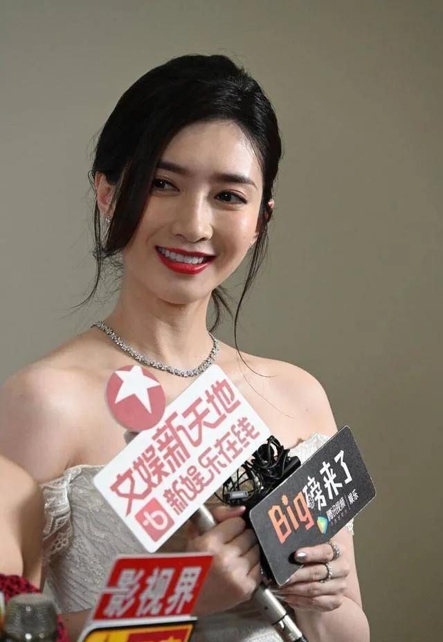 娱乐圈的这6位女高中生，个个都是美如天仙，你最喜欢谁呢？

近日，某网红前几年赚