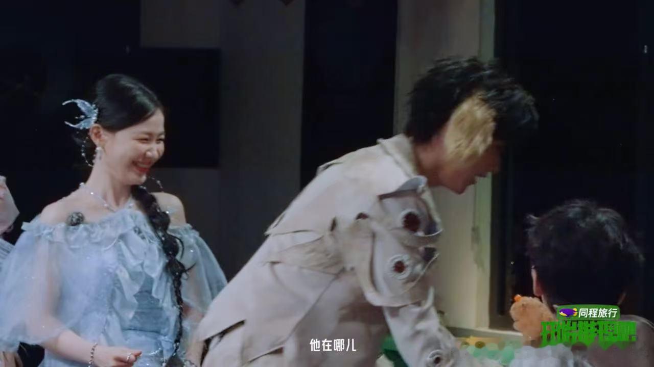 周柯宇对金靖撒娇叫姐姐刘宇宁丁程鑫看周柯宇撒娇的表情开始推理吧 前后状态的鲜明反
