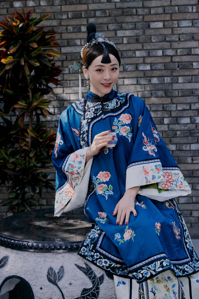 #黄小蕾晋商少奶奶造型#黄小蕾的晋商少奶奶造型，完美地展现了古典风格的魅力，让人
