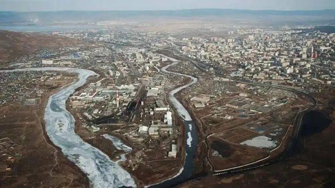 俄罗斯的远东困局：占半壁江山却养不起，扔不得也捂不热。

这片横跨亚欧大陆东部的