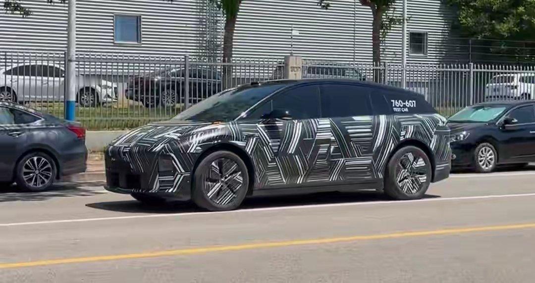 【理想i6纯电SUV新谍照曝光，预计9月发布】一组理想 i6 纯电 SUV 新谍