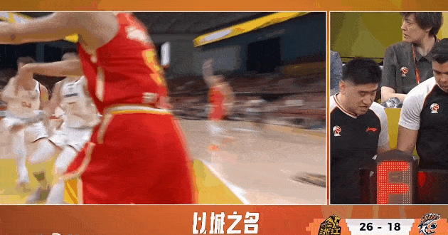1秒也能造犯规？塔克这球把王哲林整懵了，裁判回看：没毛病

总决赛G4第一节，神