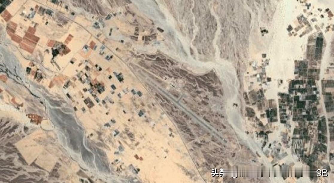 美国袭击了伊朗克尔曼省的吉罗夫特机场。

美国对伊朗的攻击仍在继续。美军合围伊朗