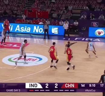 胡明轩状态回暖，半场得到14分，中国男篮领先印度21分。

这个对手有点弱，这个