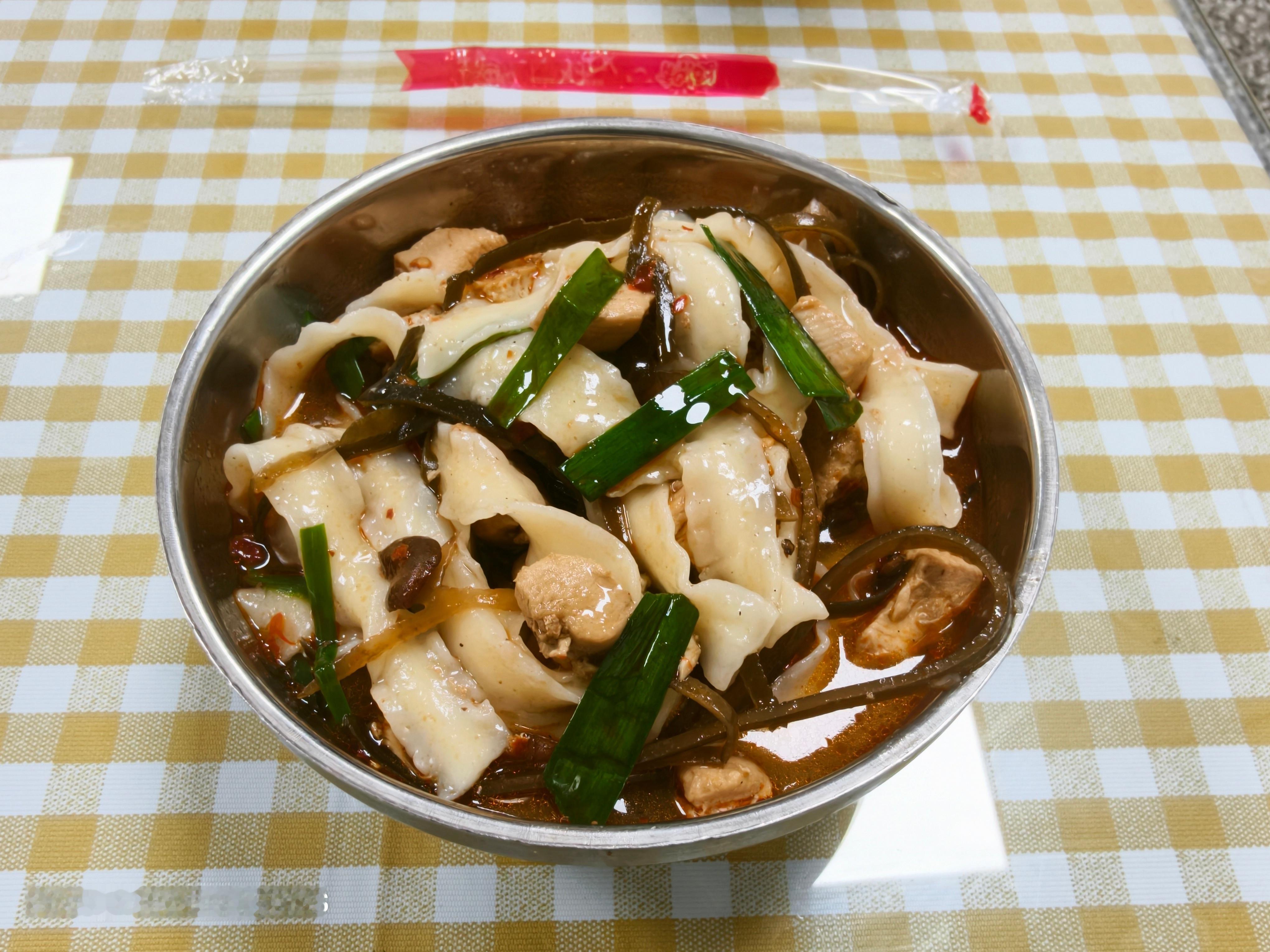！！！表扬一下中午在4s店吃的肉丝烩面，除了海带我个人不喜欢吃，其他没毛病。我的
