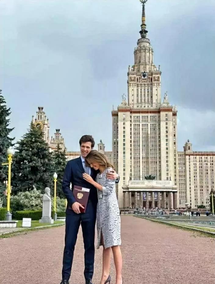 叙利亚总统巴沙尔·阿萨德的长子毕业于莫斯科国立大学，获得数学学位。

叙利亚总统