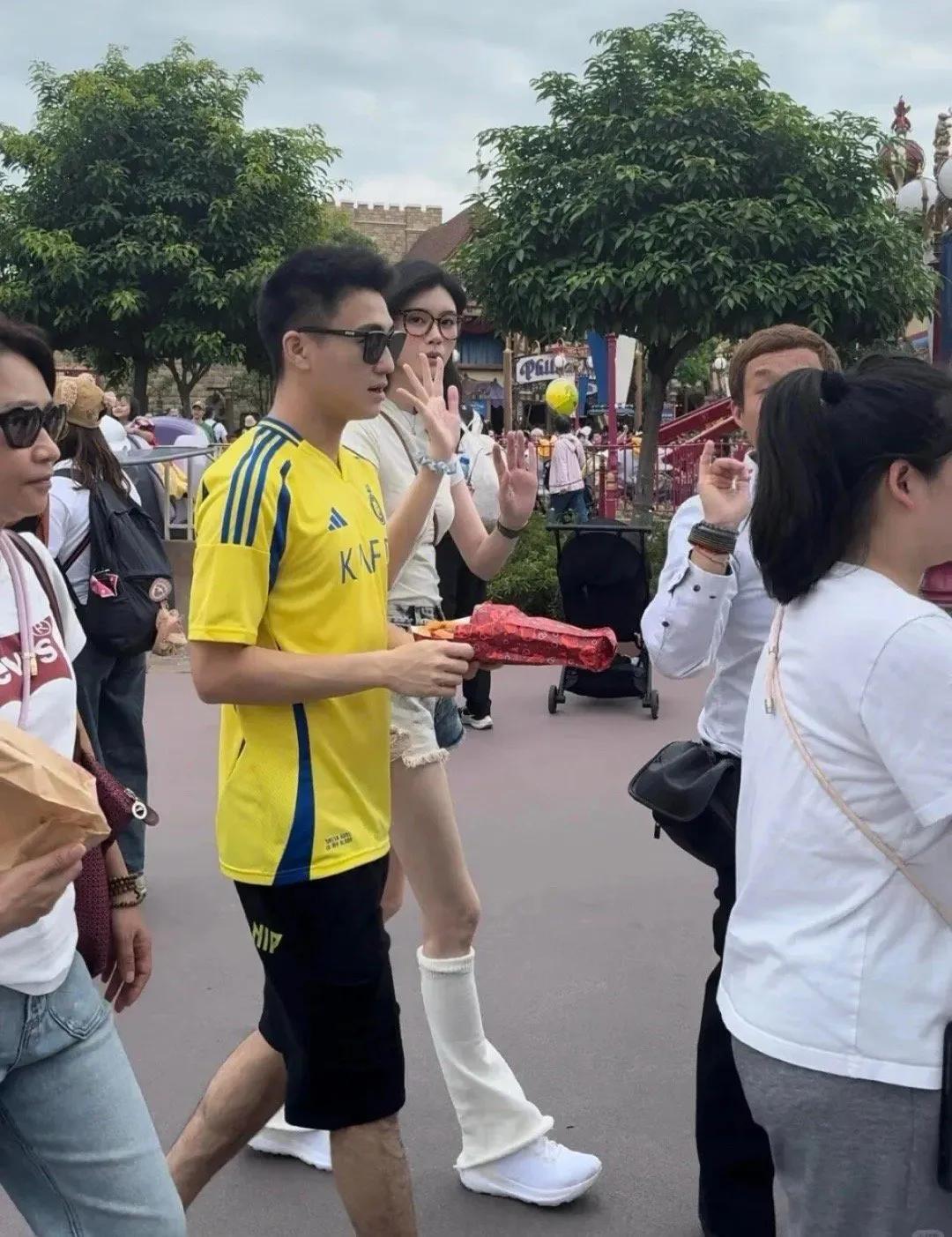 何猷君“听风就是雨”？谣言背后的真相与反思

何猷君作为赌王之子，身处舆论漩涡，