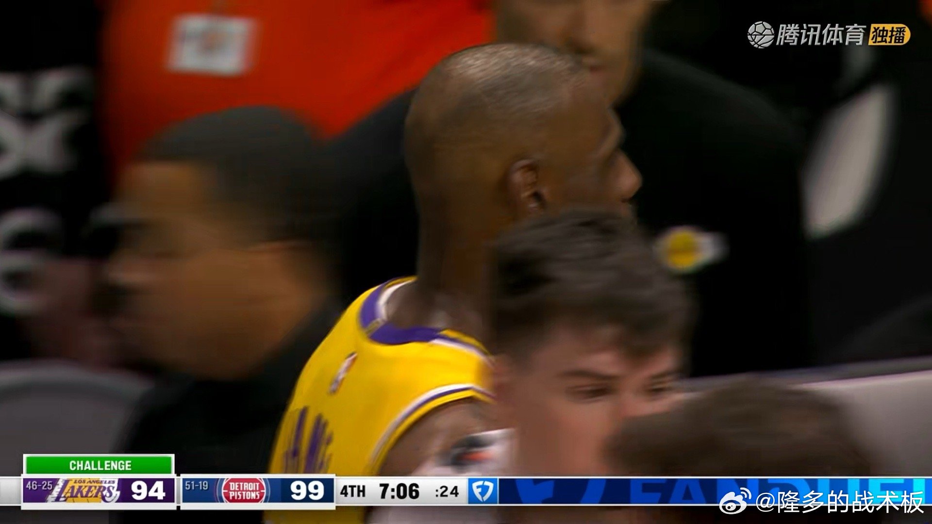 詹姆斯被吹干扰球，湖人挑战了湖人vs活塞
