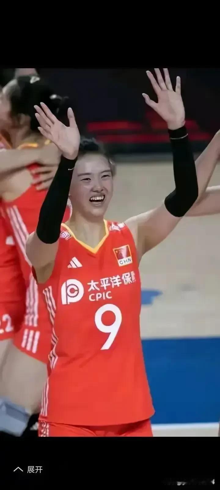 【备孕无果重披战袍】
       三年没有经过排球系统训练和比赛的张常宁参加巴