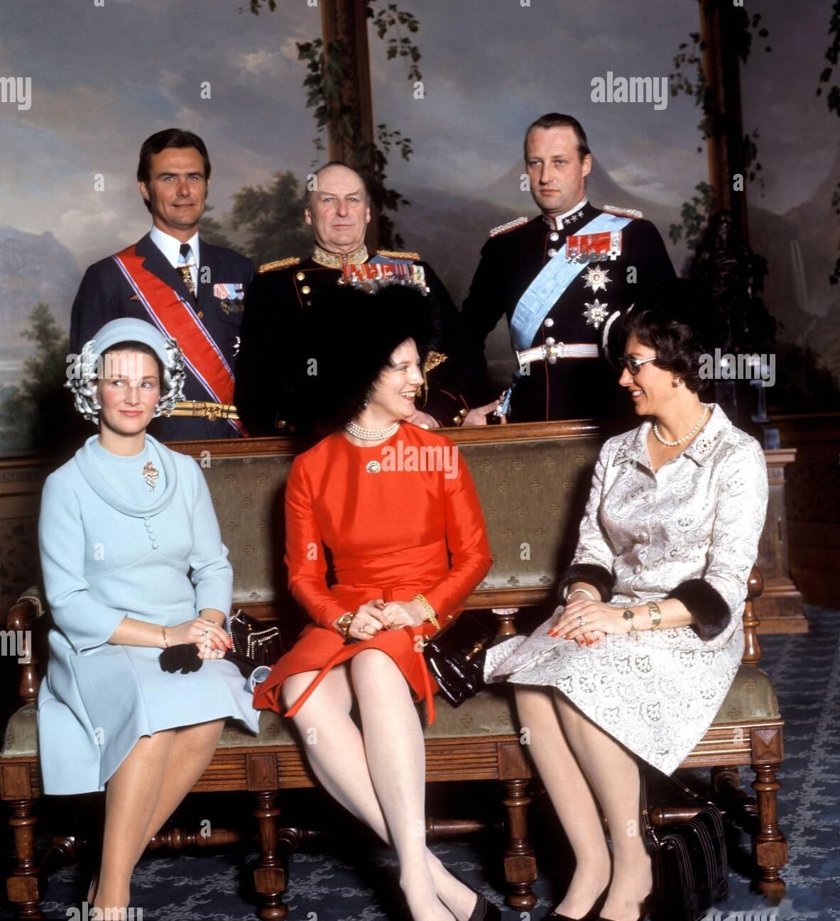 老照片 分享1973年丹麦女王玛格丽特二世首次国事访问挪威时，与二代表姐阿斯特里
