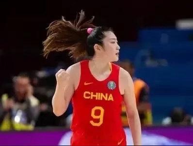 女篮球员​李梦职业生涯的荣誉1，2个WCBA冠军2，2个亚洲杯冠军3，2个亚运会