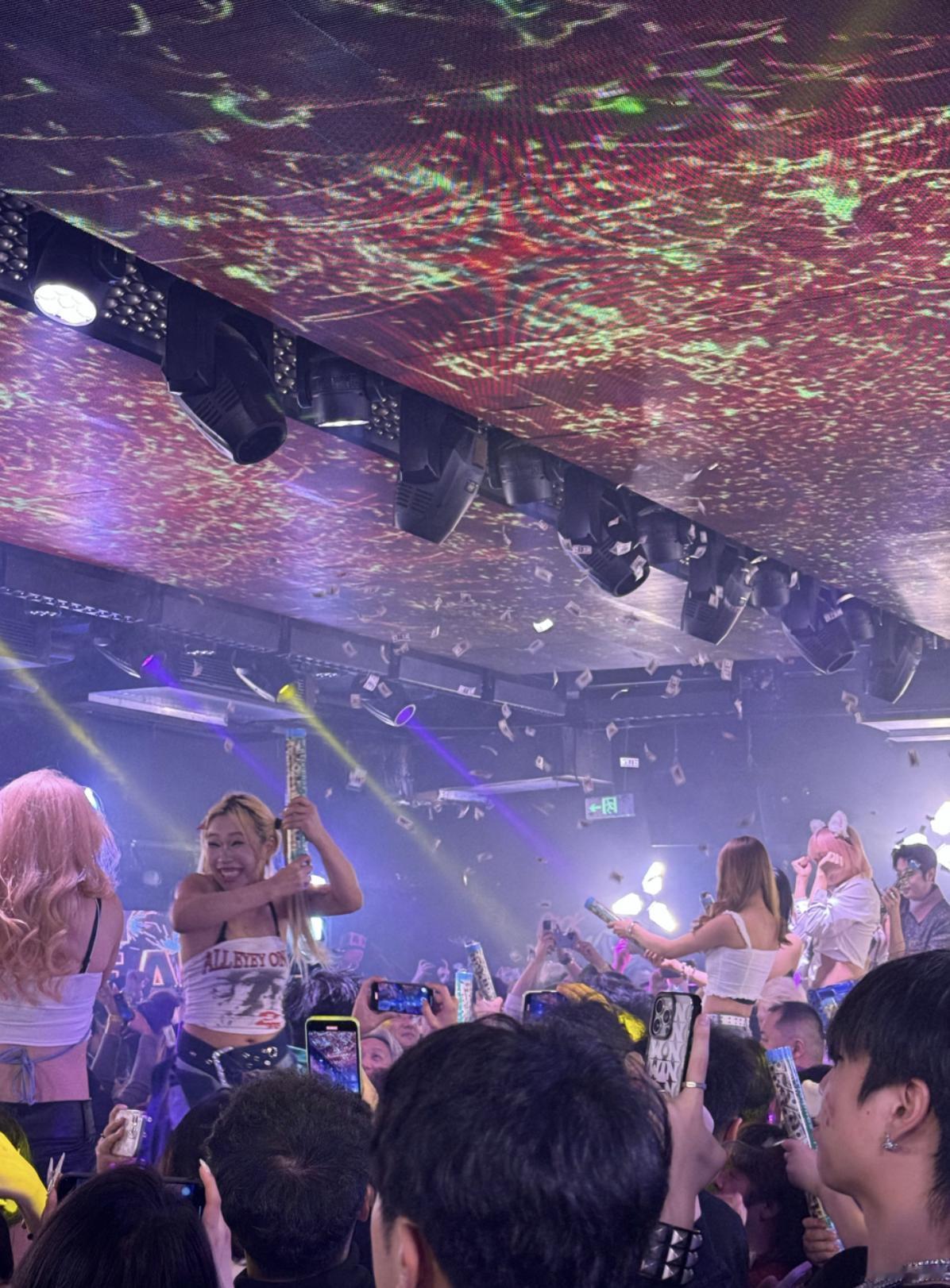 刚刷到个新闻，气得我直摇头😓

有个男的，就凭一句“每月给你3万零花钱”，连骗