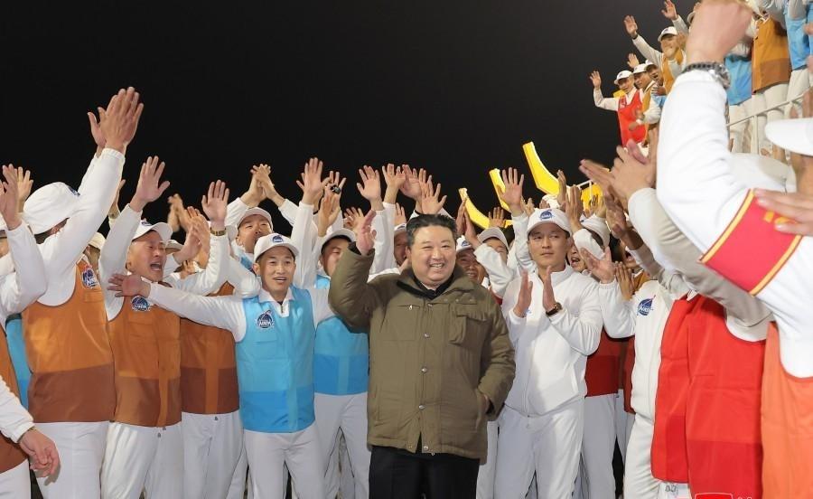 金正恩这次推进得很快！拖了整整12年的新鸭绿江大桥，朝鲜一侧仅用了4个月就完成建