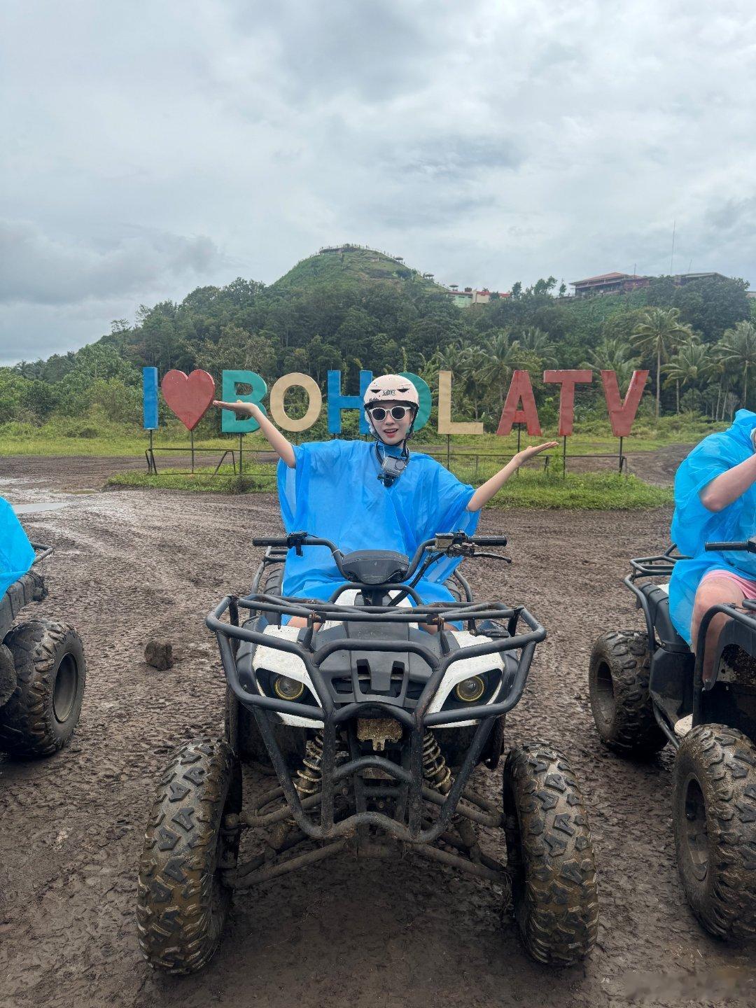 今天份的快乐！终于玩水了，菲律宾的海有三种颜色，今天不冷不热，下海刚刚好。看到了