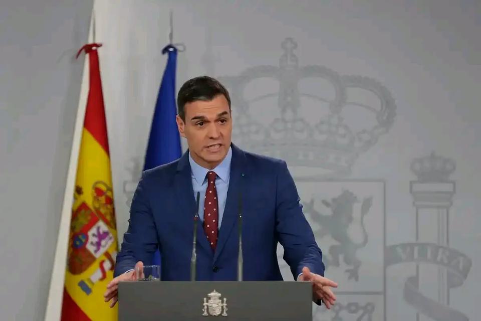 内塔尼亚胡快被这个男人气炸了。
他就是西班牙首相桑切斯，他在面对媒体时说到:“以