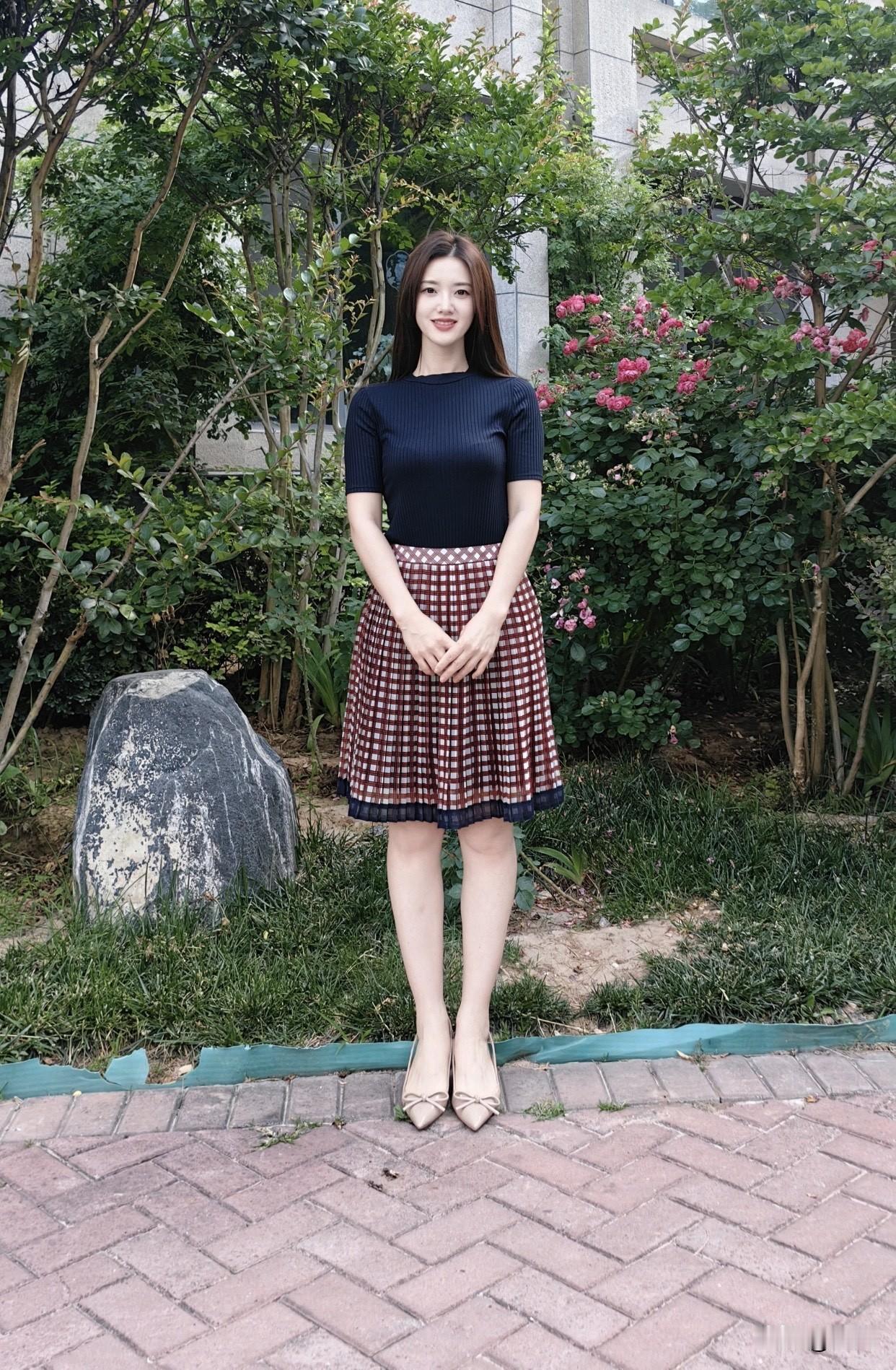 什么样的女人有天然的吸引力?独立自信的女人首当其冲。就像董明珠，她在商场上雷厉风