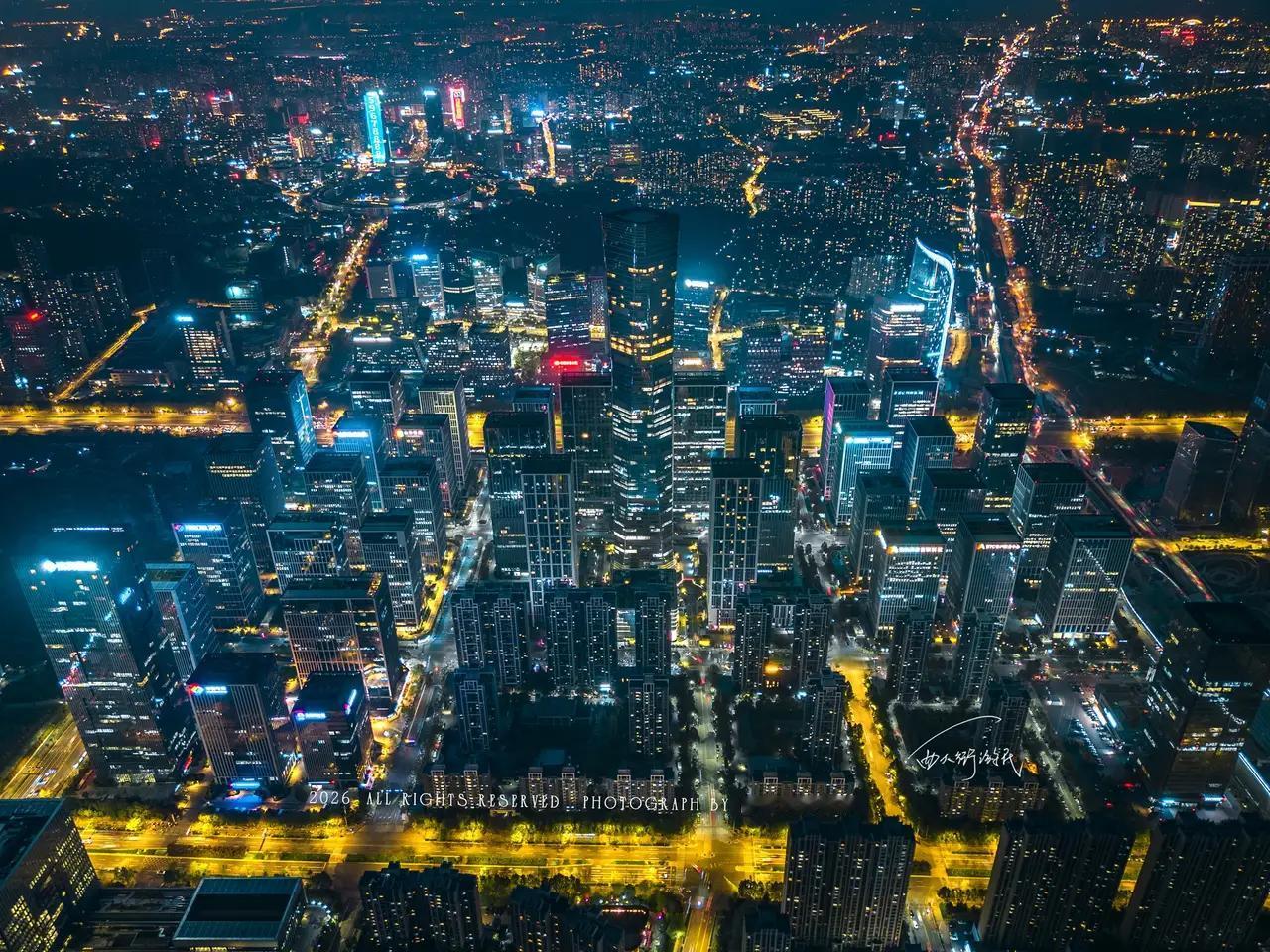 感谢您分享的这份详实分析，这确实是对济南城市发展的一次高质量梳理。基于我们的讨论