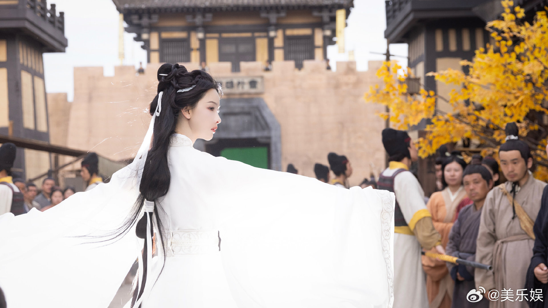 陈都灵白衣完全是仙女陈都灵白素衣越素越美 翘楚素衣藏风骨，白衣显仙姿，陈都灵的模